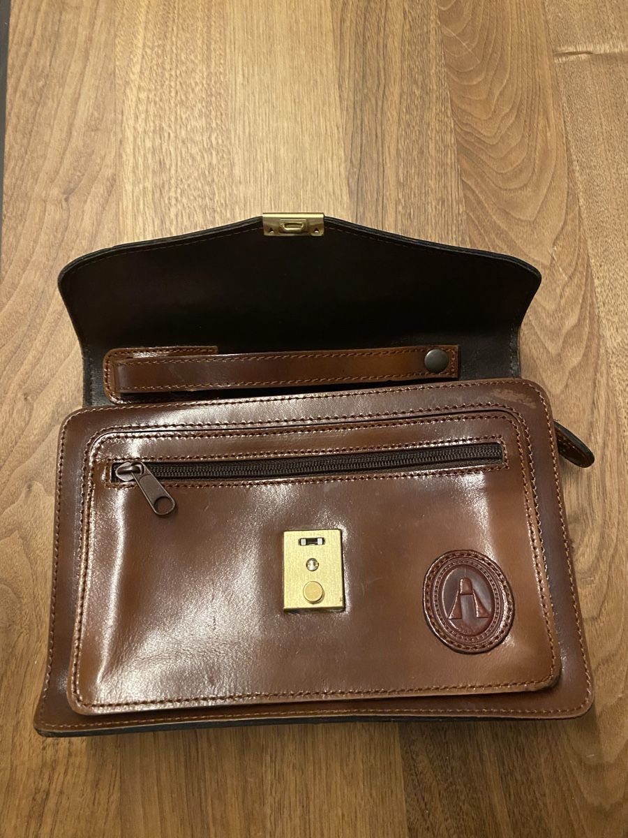 Taschen: Elegante Echtleder Herrenhandtasche – Gebraucht aus Bern von  3