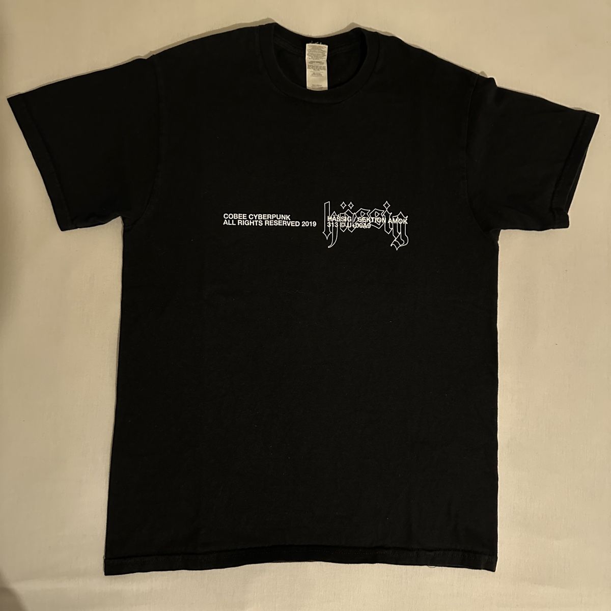 Hässig T-shirt: Hässig T Shirt – Nuovo (secondo la descrizione) da Uster venduto da Jasonderulo