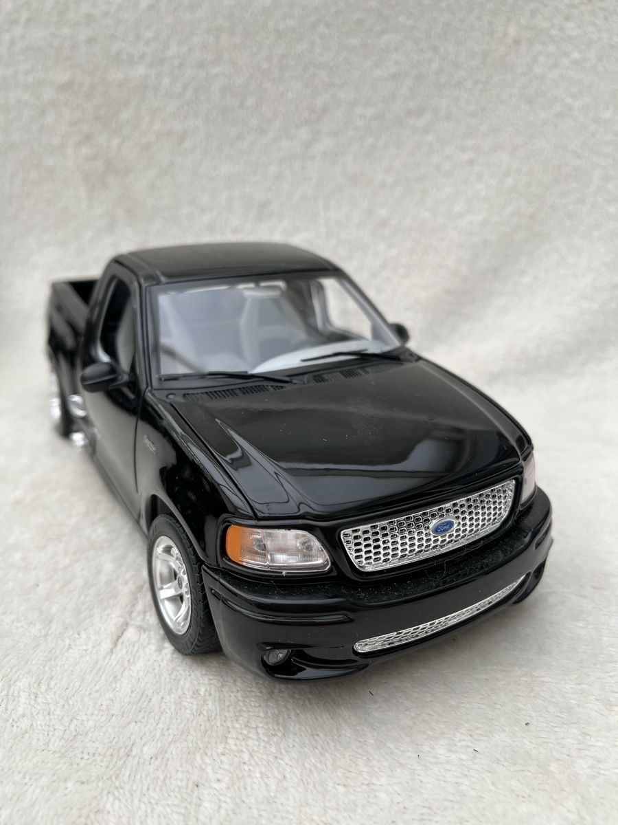 Ford Modellini d'auto: Ford 150 SVT – Nuovo e nell'imballaggio originale da Oberweningen venduto da mer_2yn9