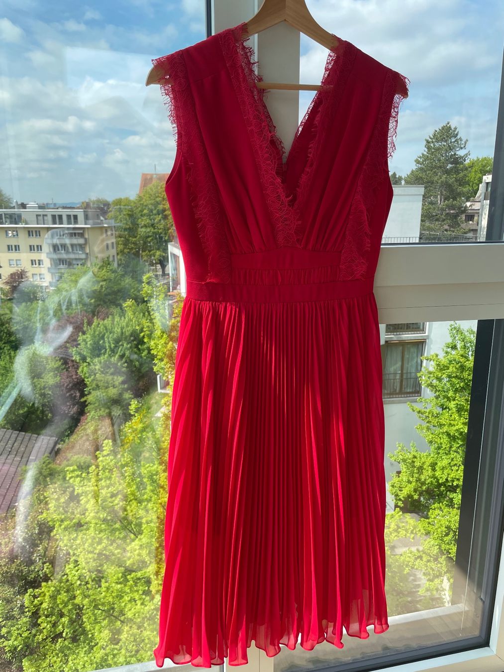 Kleider: rotes Sommerkleid von Three Floor – Gebraucht aus Zollikon von pitpat02
