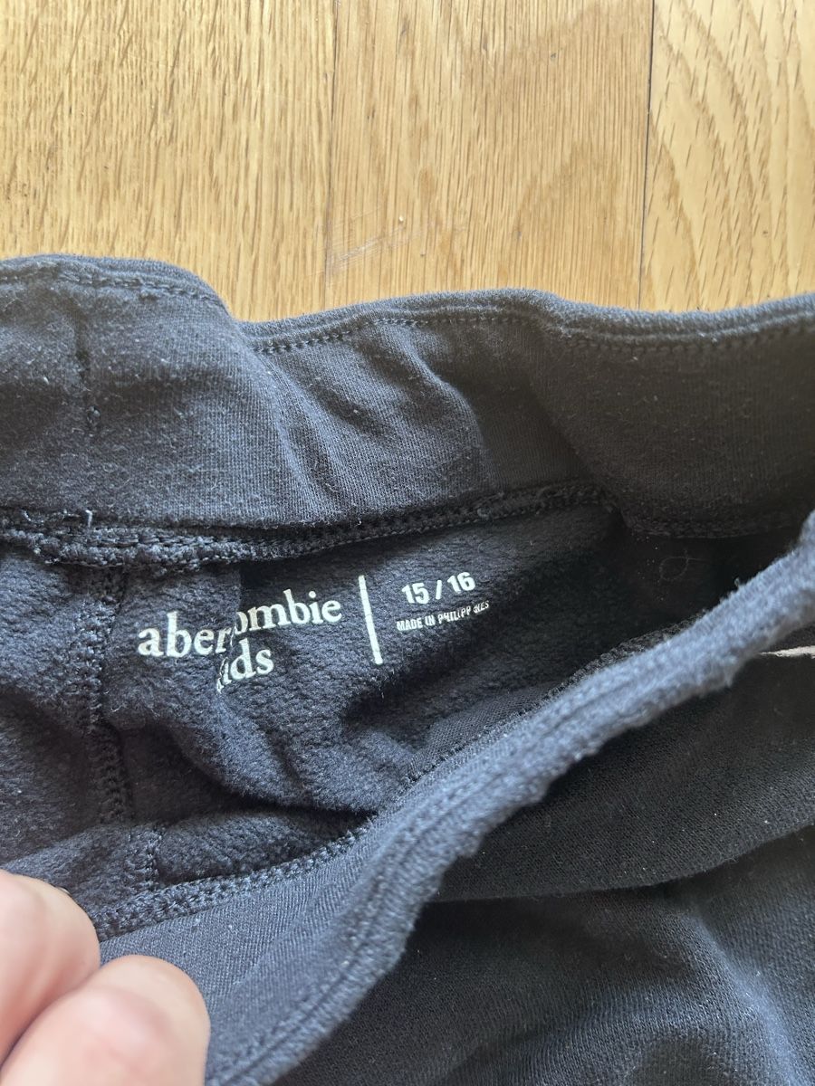 Abercrombie Pantaloni: Abercrombie Trainerhosen Kids S  – Usato da Rotkreuz venduto da User_not_found 1