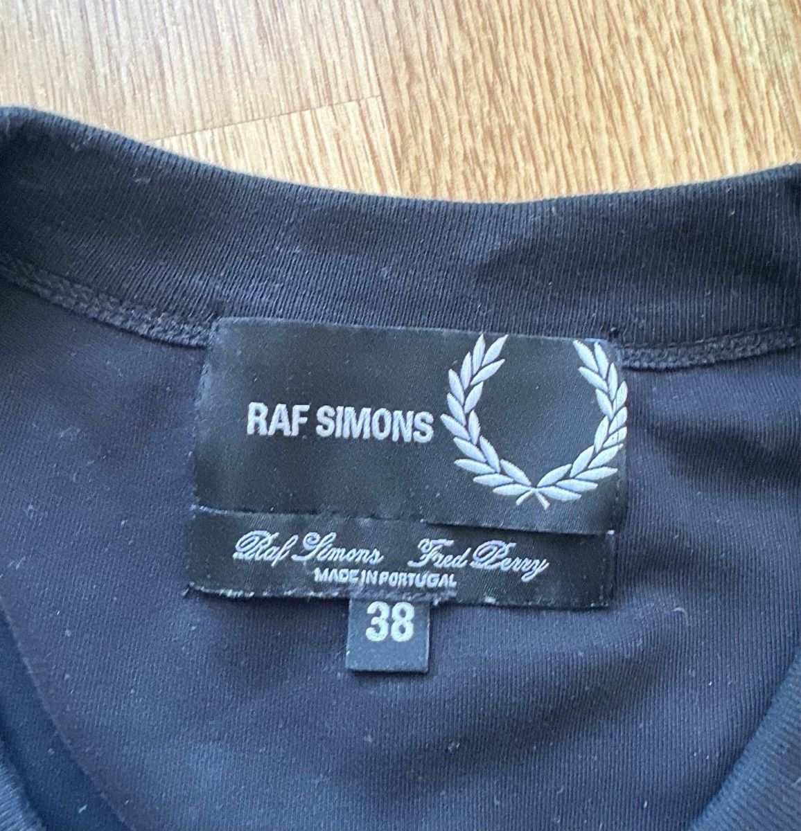 Raf Simons T-Shirts: Raf Simons T-shirt  – Gebraucht aus Pfäffikon ZH von Nataliia. 3