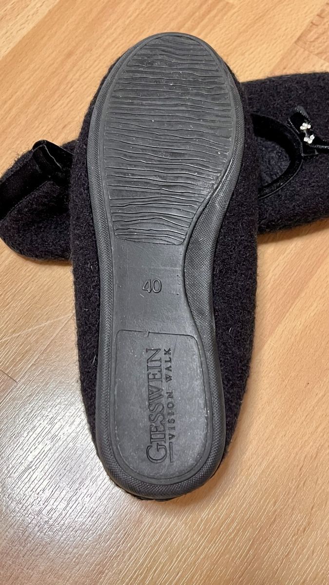 Scarpe da donna: Giesswein Hausschuhe Gr. 40 schwarz – Nuovo (secondo la descrizione) da Hinwil venduto da Hiwi5 1