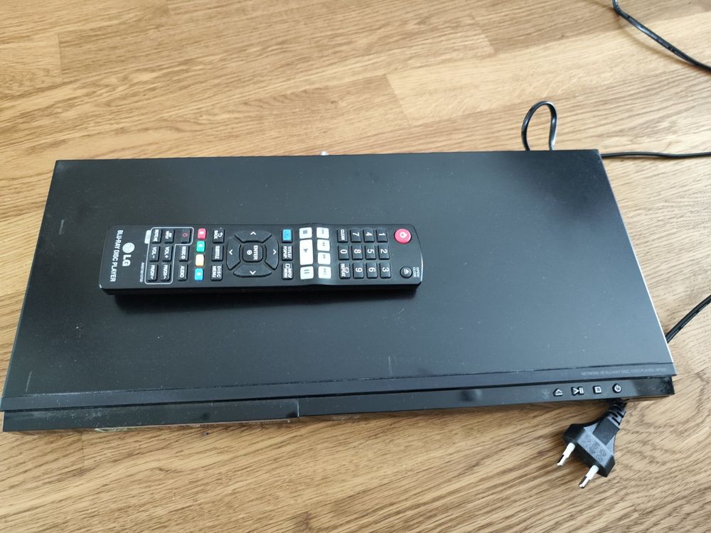 LG 3D Bluray Player mit WLAN, Smart TV Kaufen auf Ricardo