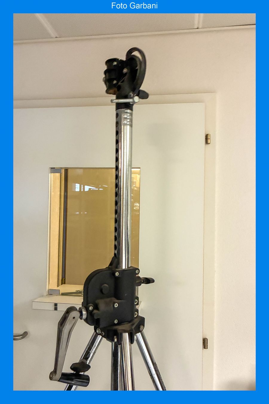 Cavalletti: Treppiede Tekno mobile – Usato da Muralto venduto da FotoGarbani 1