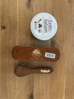 Lederbalsam und Rosshaarbürsten