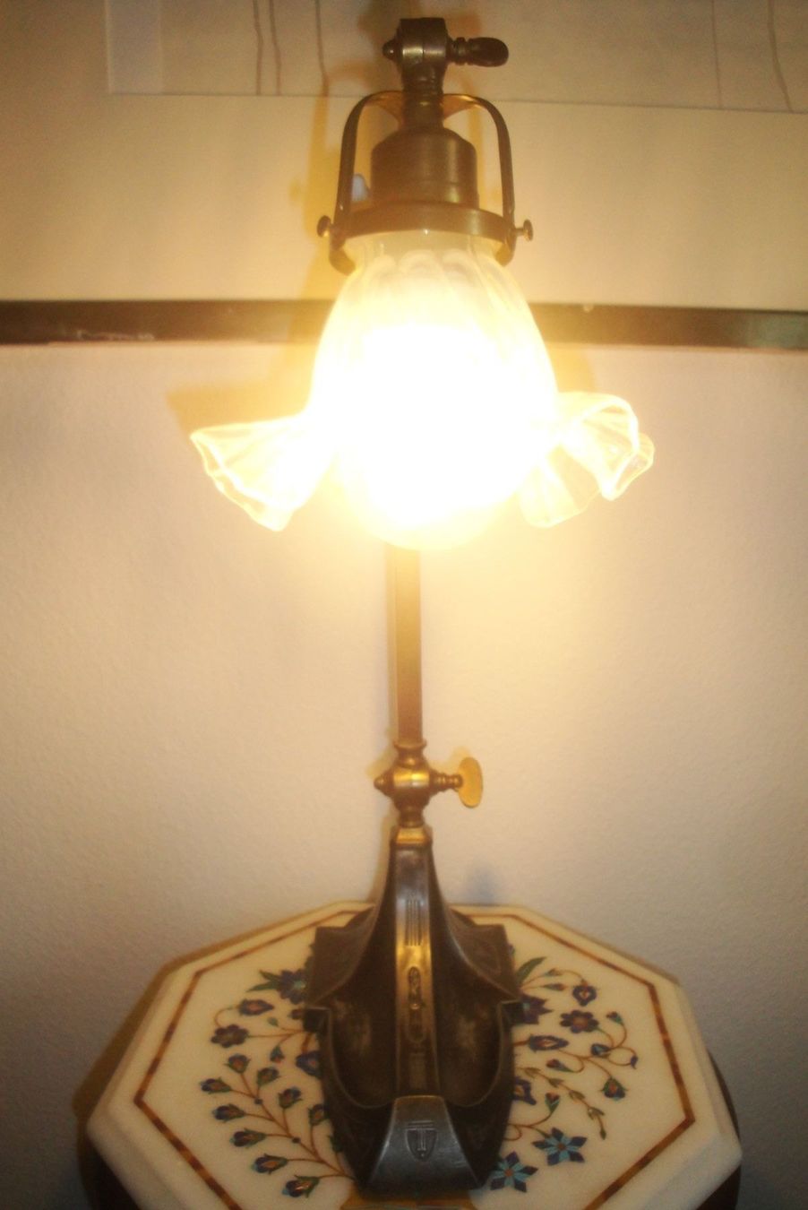Lampen: Jugendstil Tischleuchte Opalglas – Gebraucht aus Zürich von Paykan