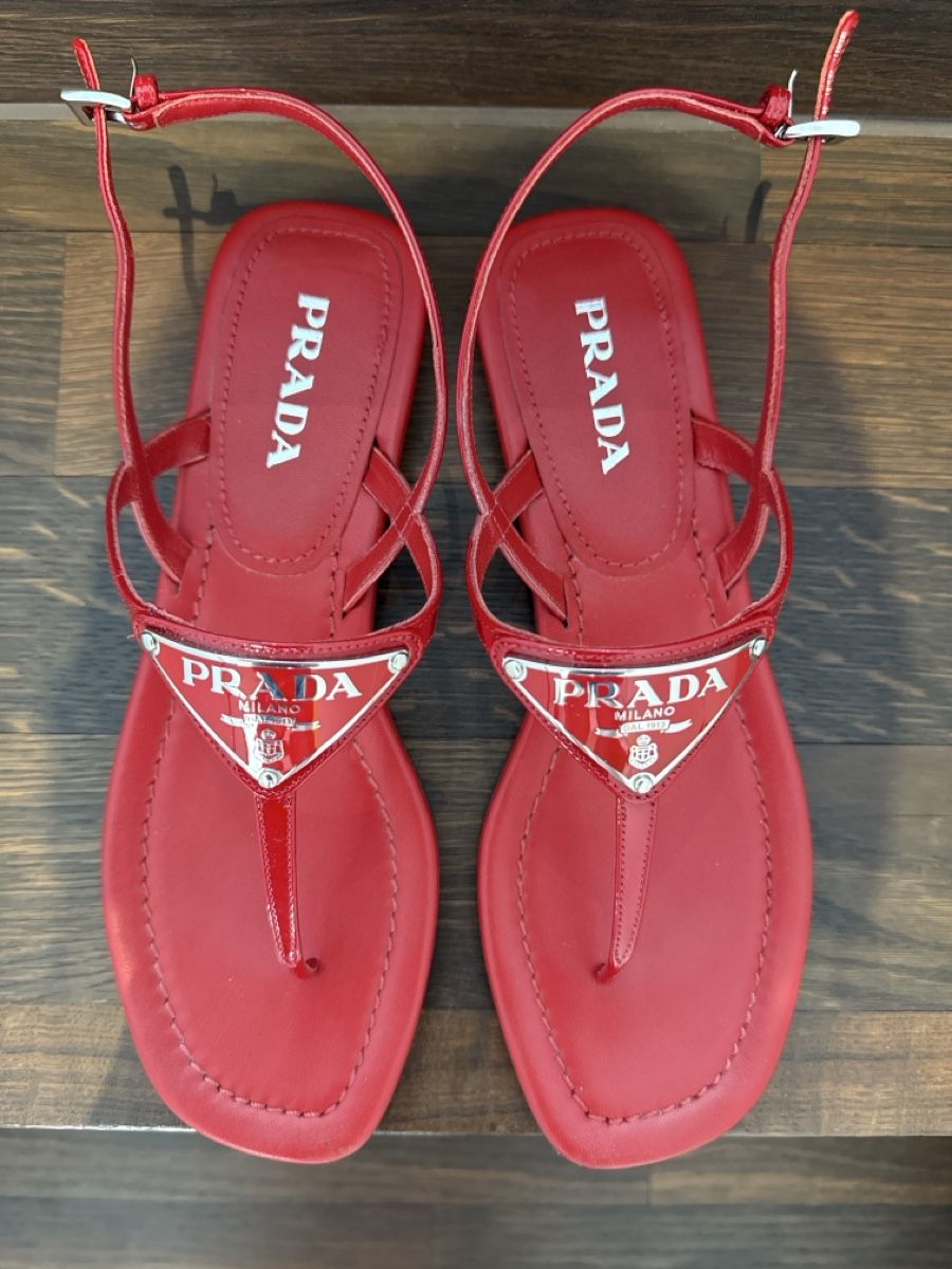 Prada Scarpe da donna: Prada Sandalen rot Lackleder Grösse 37 – Usato da Adliswil venduto da mun_k9pf