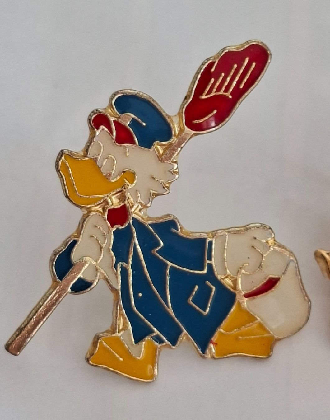 Placchette & Badge: 6 Disney Pins, Donald Duck und Mickey Mouse – Usato da Opfikon venduto da Diversamente 6