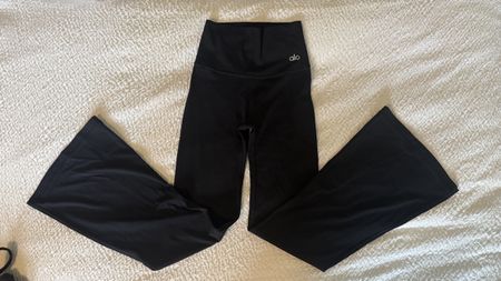 Alo Yoga Flare Leggings schwarz