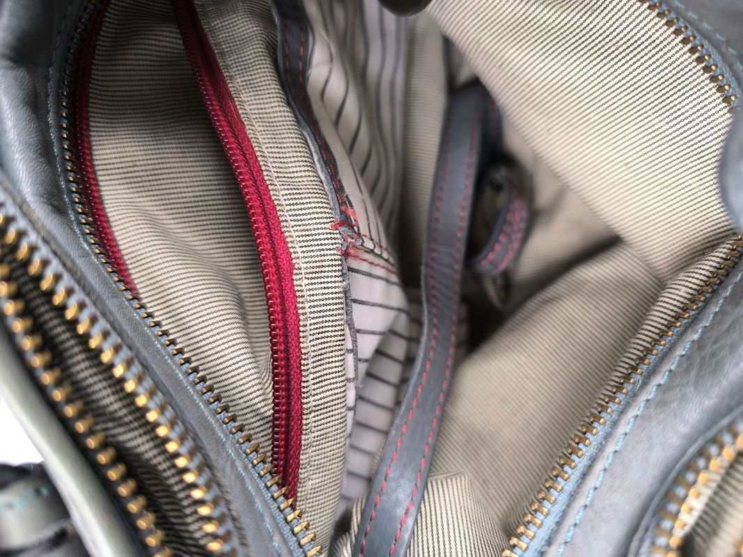 Sacs femmes: Hand-Tasche , Graugrün – D'occasion à Rüti ZH par Restwert_Rueti_ZH 2