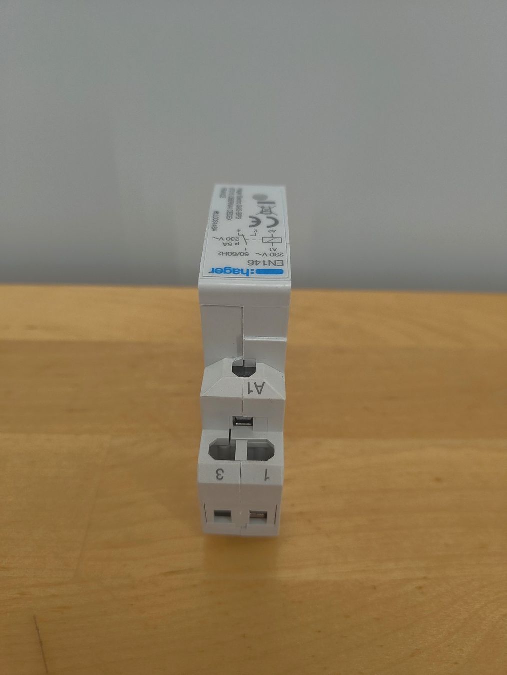 Hager Elektronikbauteile: Interfacerelais Hager 230VAC 1 Wechsle  5A 230VAC 1TE – Neu (gemäss Beschreibung) aus Emmenbrücke von BlSi 4