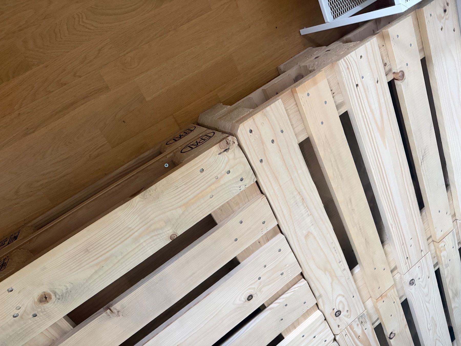 Betten: Palettenbett 160 x 200 cm – Neu (gemäss Beschreibung) aus Bern von JDR1 1