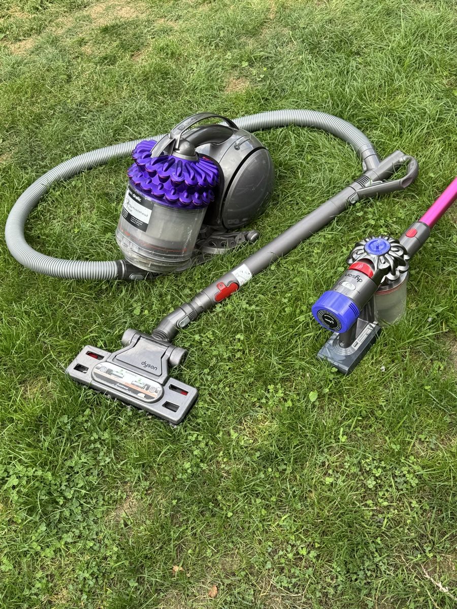 Dyson Aspirapolveri & Accessori: Dyson V-8, V-6, DC-52 – Usato da Büsserach venduto da Brranko 1