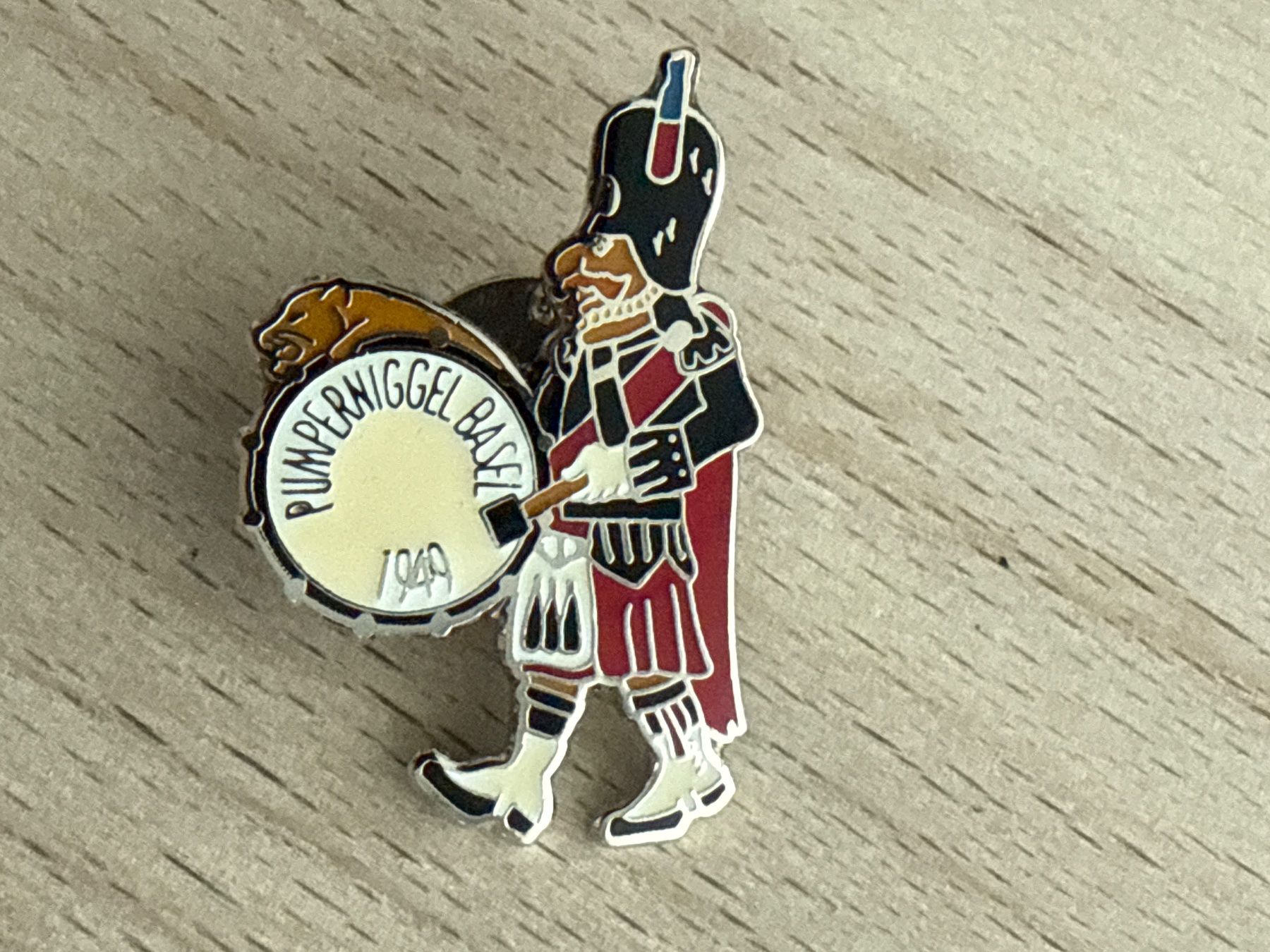 Placchette & Badge: Pin Pumperniggel Basel  1949 – Usato da Glattbrugg venduto da Schweigmatt