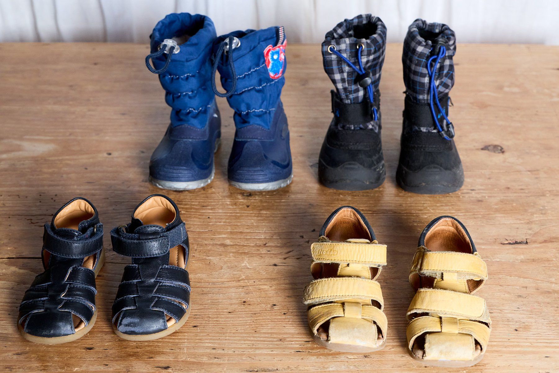 Scarpe per ragazzi: Schuhpaket Gr. 24 – Usato da Ennetbürgen venduto da JWBT