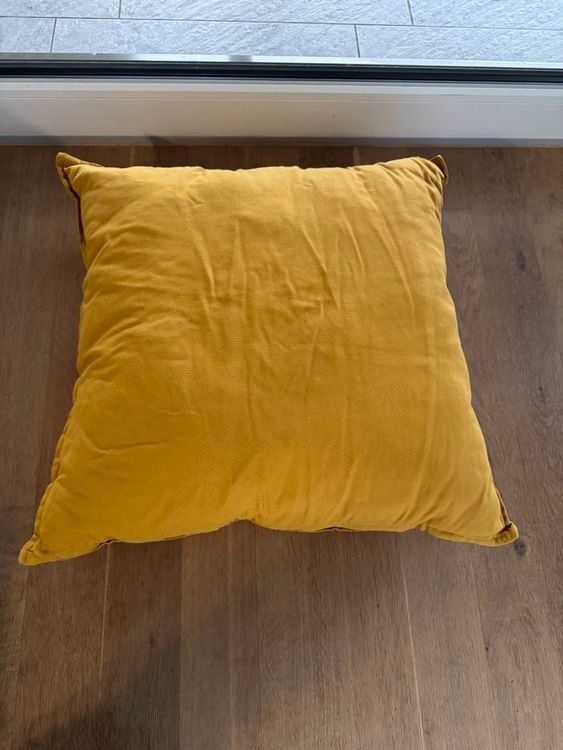 Grosses Ikea Kissen mit Kissenbezug Senfgelb 72x72 cm (Gebraucht) in Gebenstorf für CHF 5 – mit Lieferung auf Ricardo kaufen