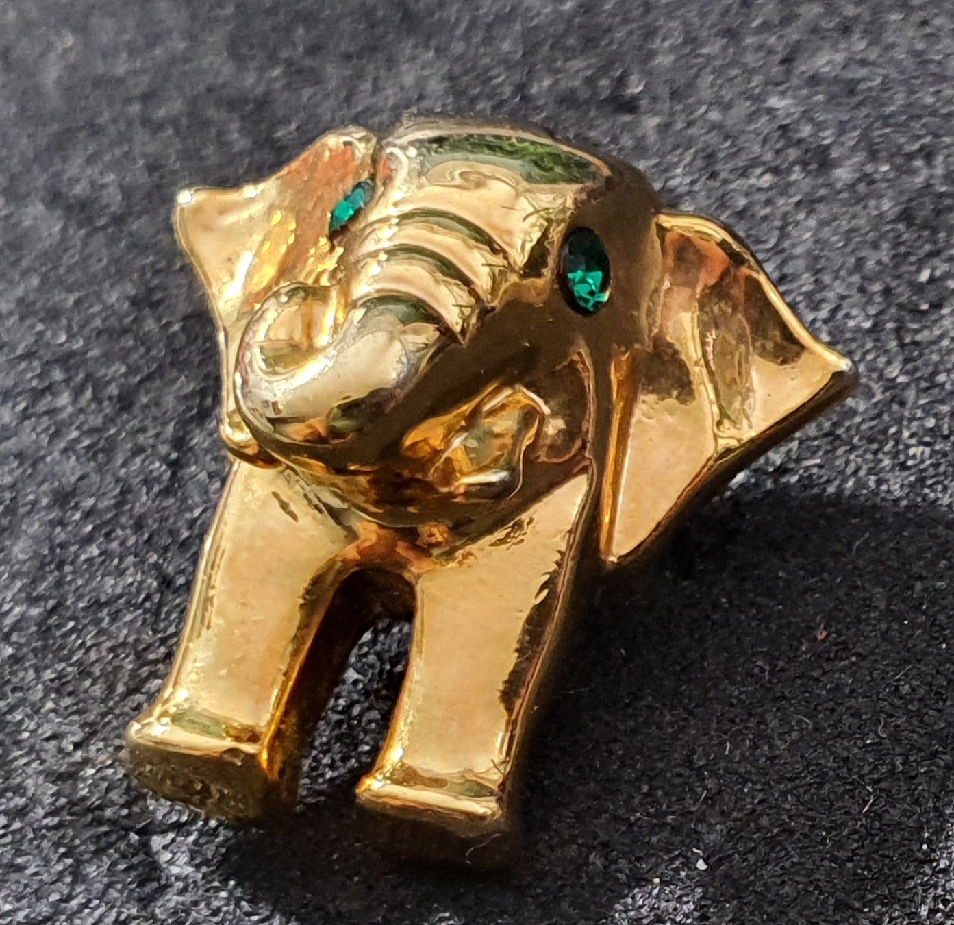 Placchette & Badge: GG389 - 3D Pin Elefant – Usato da Reinach BL venduto da Boston-Verkauf 3
