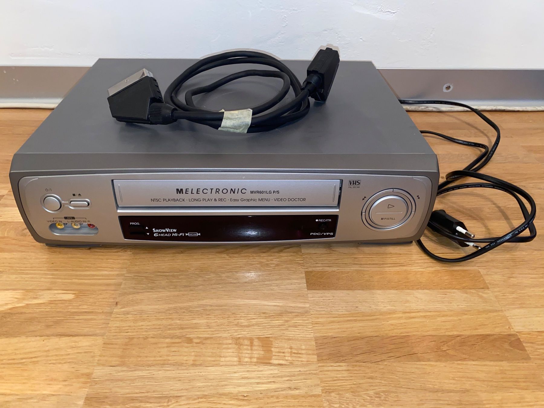 JVC Registratori: MVR601LG - VHS / Video Cassette Recorder – Usato da Rotkreuz venduto da mia_dc2r