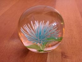 Vintage Murano Briefbeschwerer weiss/hellblau Blume Paperwei