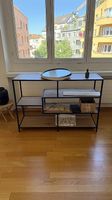 Bücherregal im Industrial-Stil