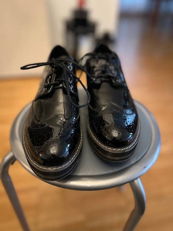 Scarpe da donna: Schwarze elegante Damenschuhe – Usato da Luzern venduto da CooperX