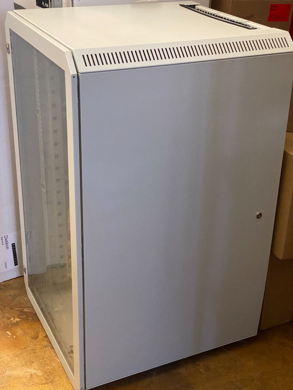 Serveurs: Server Box von Triton – D'occasion à Zürich par kre_2gy7 1