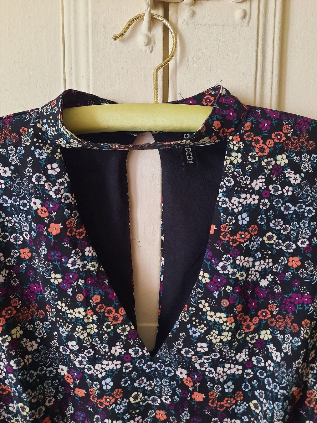 Vestiti: Robe à fleur avec ouverture devant et derrière – Usato da La Chaux-de-Fonds venduto da cel_k2b7 1