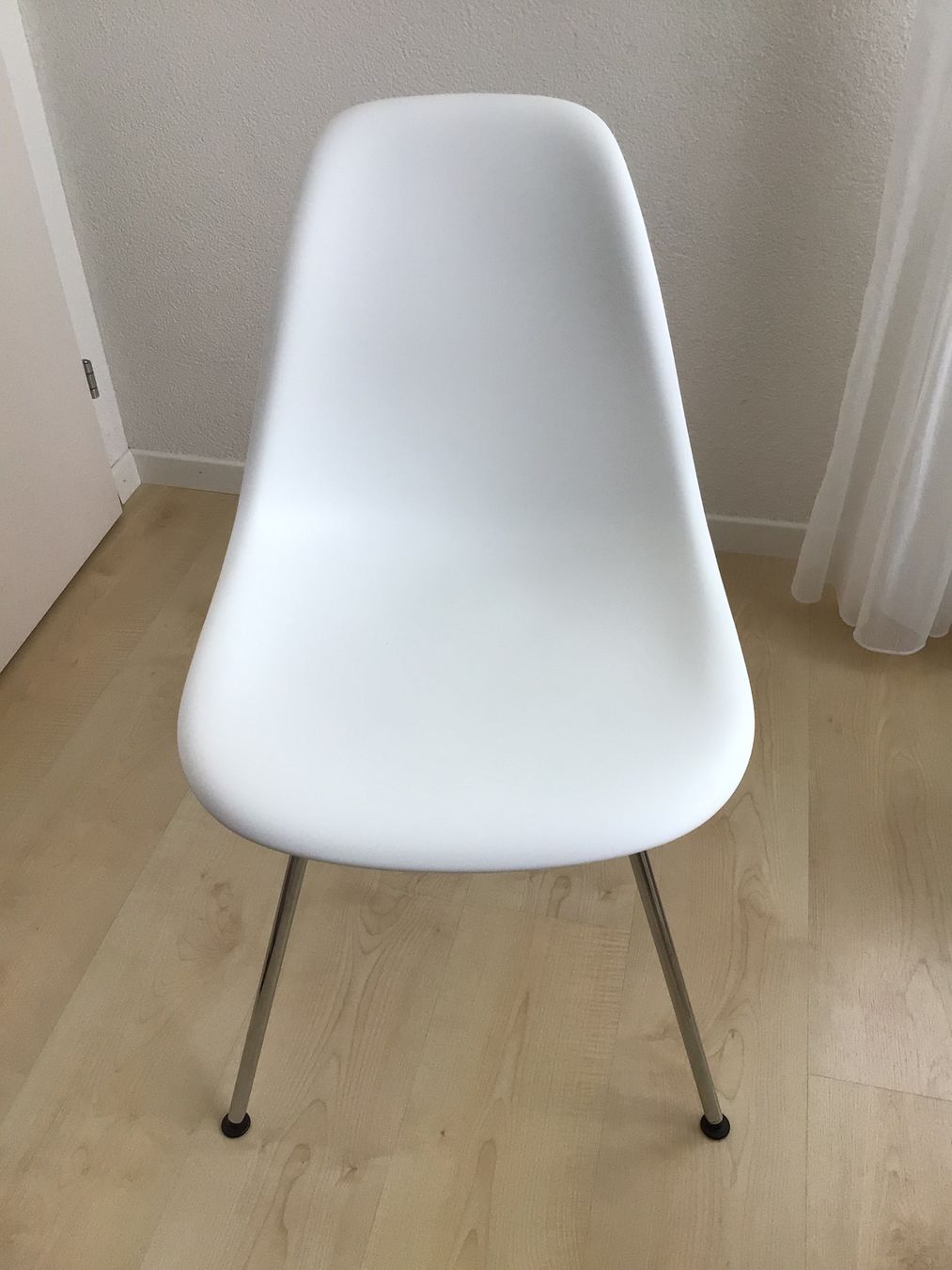 Vitra Stühle: Original Vitra Plastic Side Chair – Neu (gemäss Beschreibung) aus arth von Tasalo