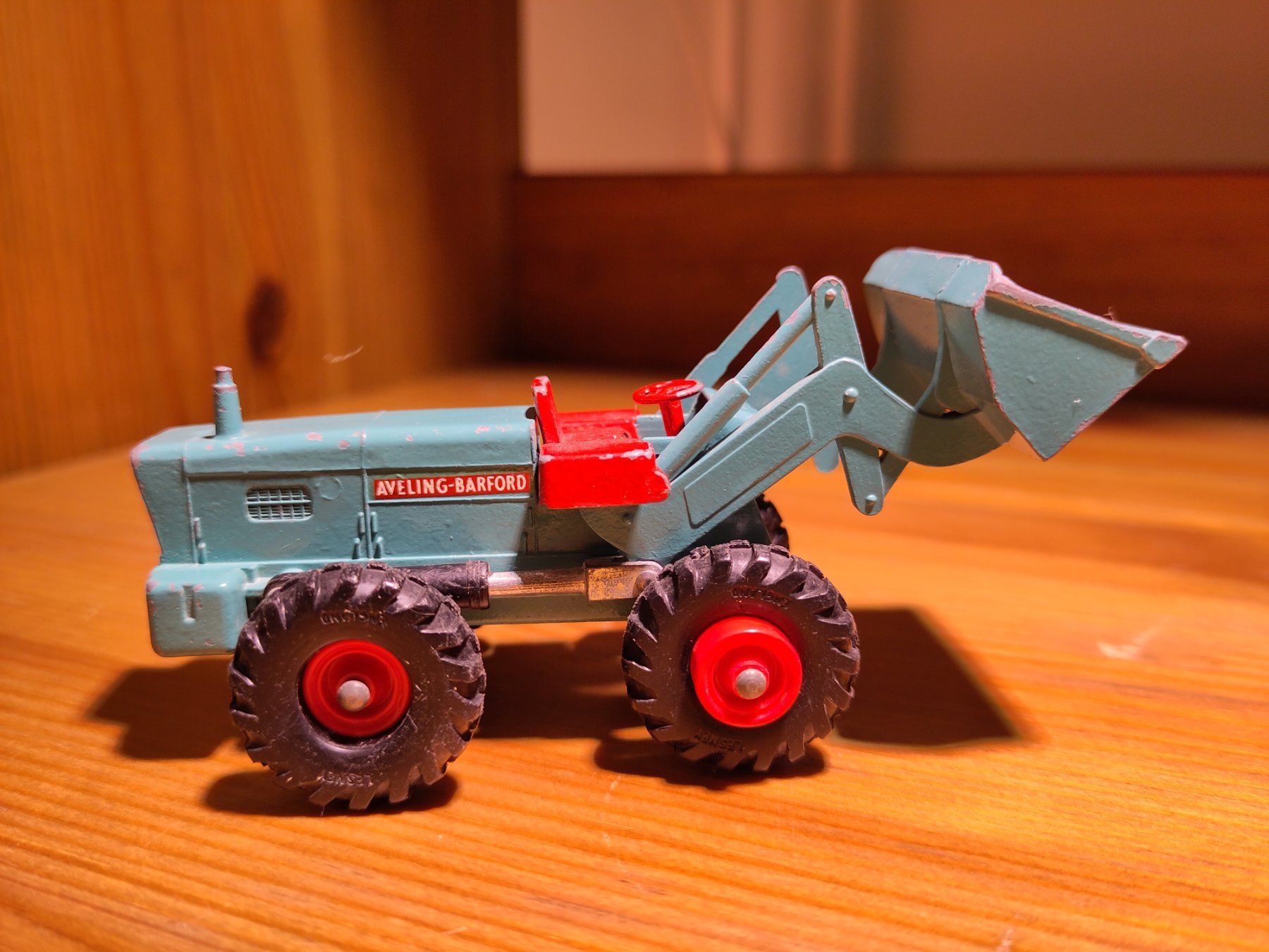 Lesney Modellini d'auto: Modellauto Lesney Aveling Barfold Tractor Shovel – Usato da Bülach venduto da Tiefschlaflos