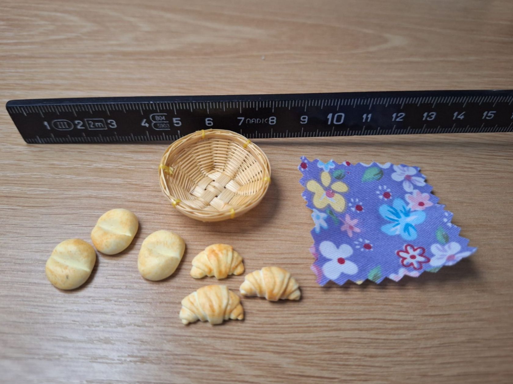 Puppenhäuser & -möbel: Handmade Weggli Gipfeli  im Korb – Neu (gemäss Beschreibung) aus Zürich von HandmadeTinyFood 1