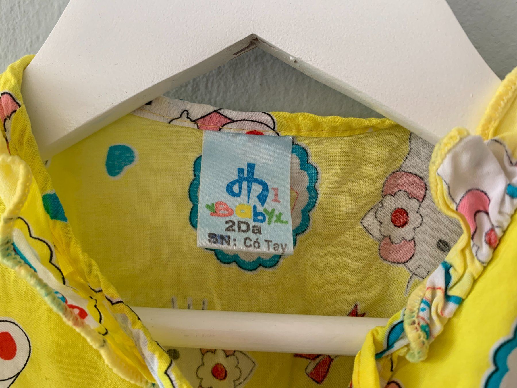 Hemden, Tops & T-Shirts: Hello Kitty blouse baby 2 years – Gebraucht aus Neuchâtel von _Easy_to_Find_ 1