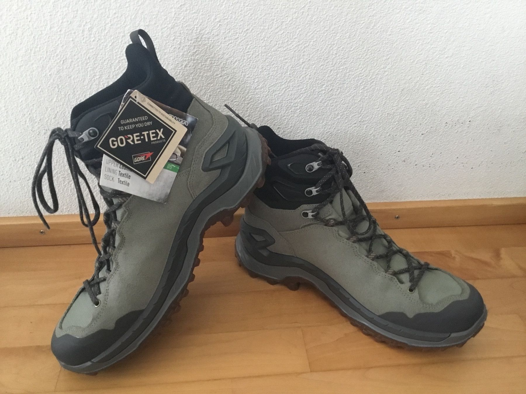 Lowa Herrenschuhe: Lowa Gore Tex Wanderschuhe, Men, Gr. 43.5, Neu – Neu (gemäss Beschreibung) aus Chur von Jacky17 2