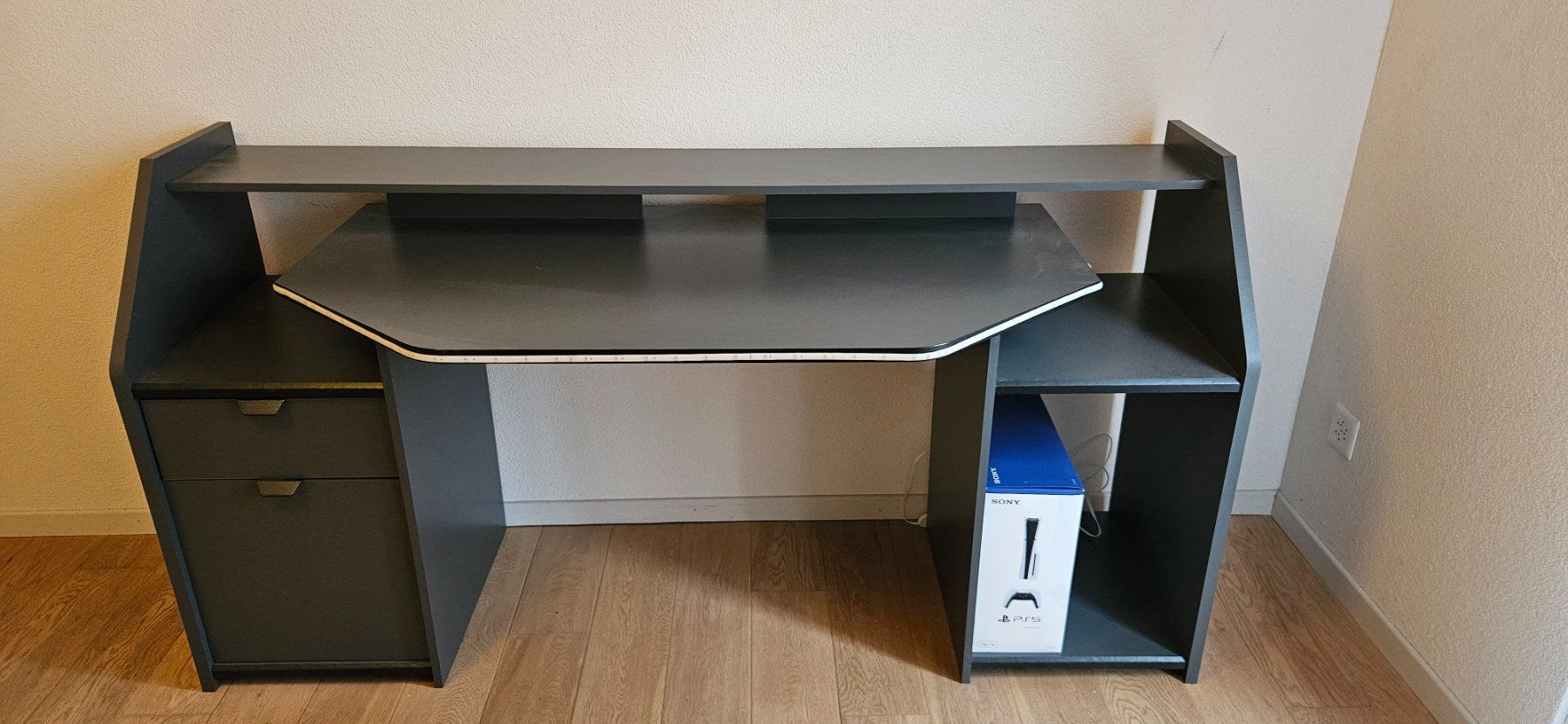 Bureaux: Bureau excellent état – D'occasion à Martigny par cin_lch7 1