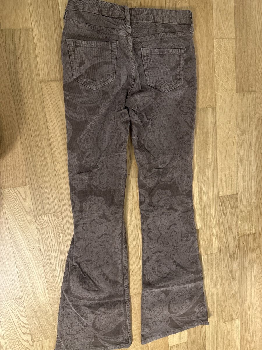 Urban Outfitters Pantaloni: Damen Schlaghose mit Paisley – Usato da Neuenegg venduto da kar_smg9 2
