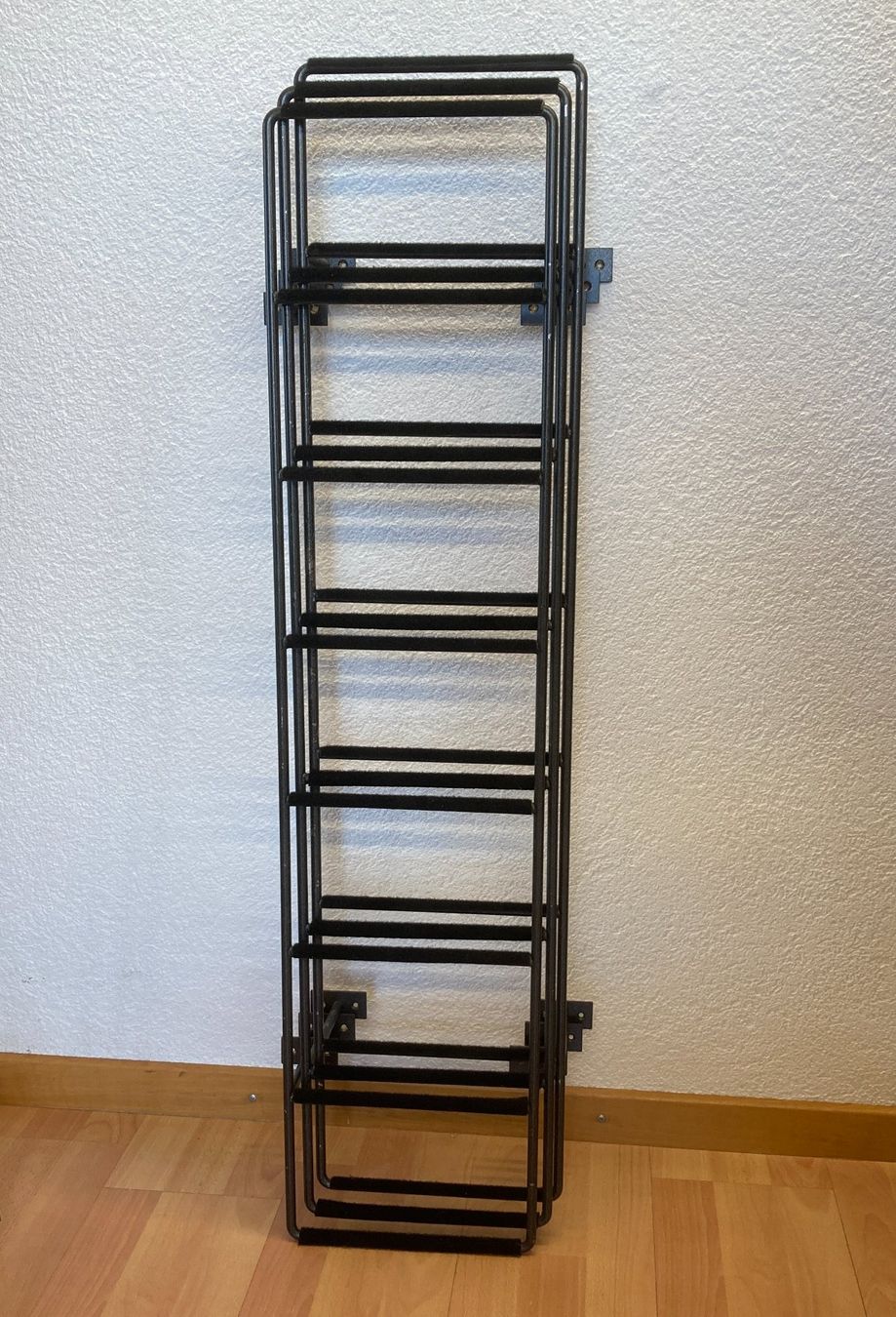 Scaffali: Foulard-Wandgestell massiv – Usato da Luzern venduto da flexibus77 1