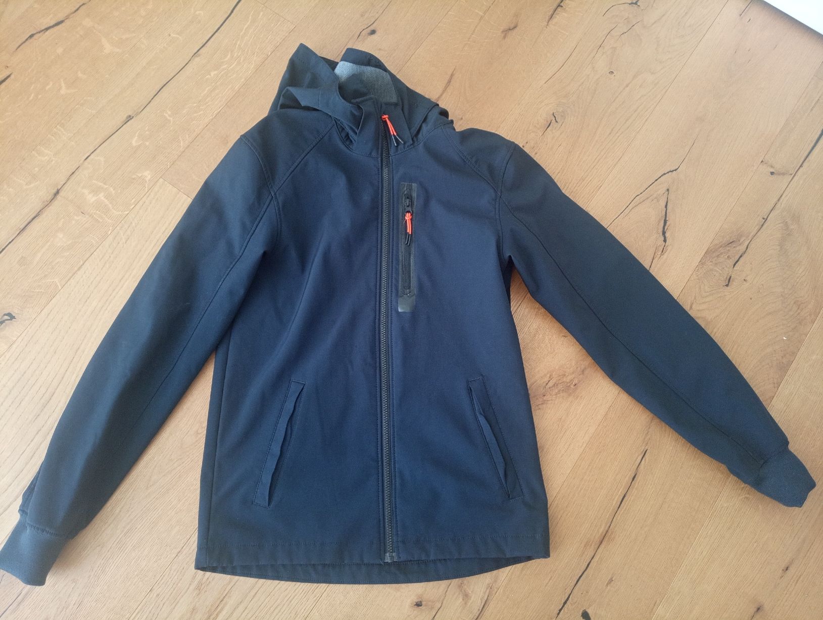 H&M Giacche: Softshelljacke Gr. 170 – Usato da Heerbrugg venduto da Krityu