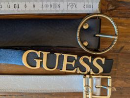 Lot de 3 ceintures (2 GUESS + 1 LEVIS)