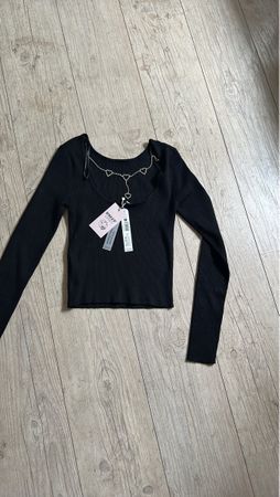 Schwarz Langarmshirt mit Herz-Kette NEU