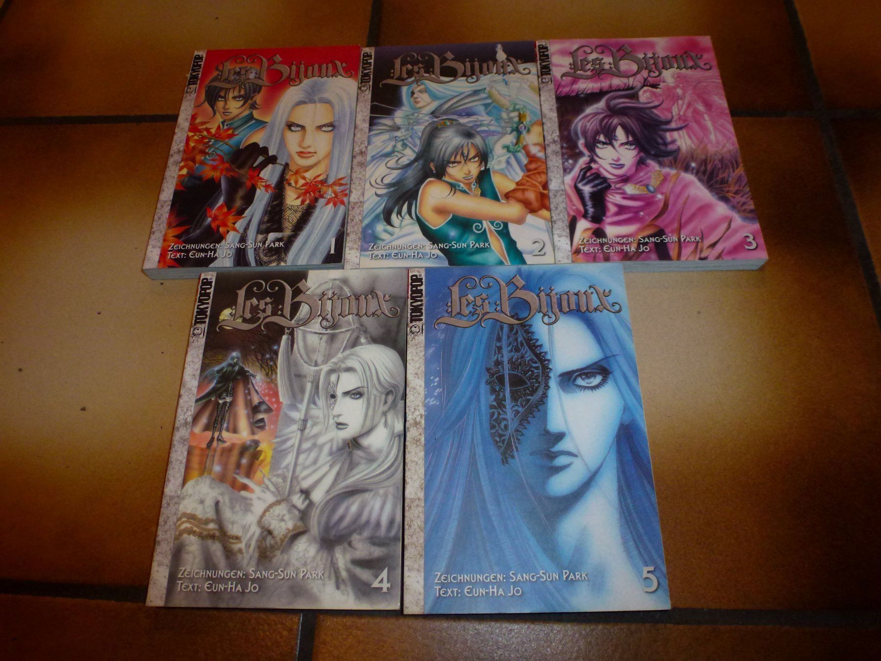 Fumetti: Les Bijoux Band 1-5 – Usato da Olten venduto da Disc-Ausverkauf