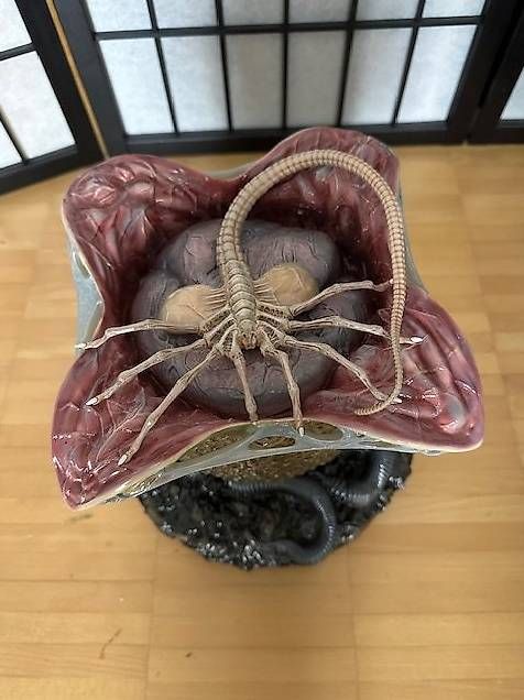 Statuette: Egg Open Version (Alien Comics) - Aliens - Polystone Statue – Usato da St. Gallen venduto da ManuelSt. 2