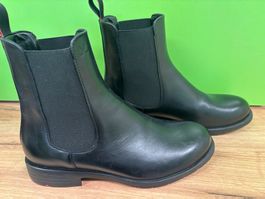 Schwarze Chelsea Boots Glattleder / Gr. 38 NEU!