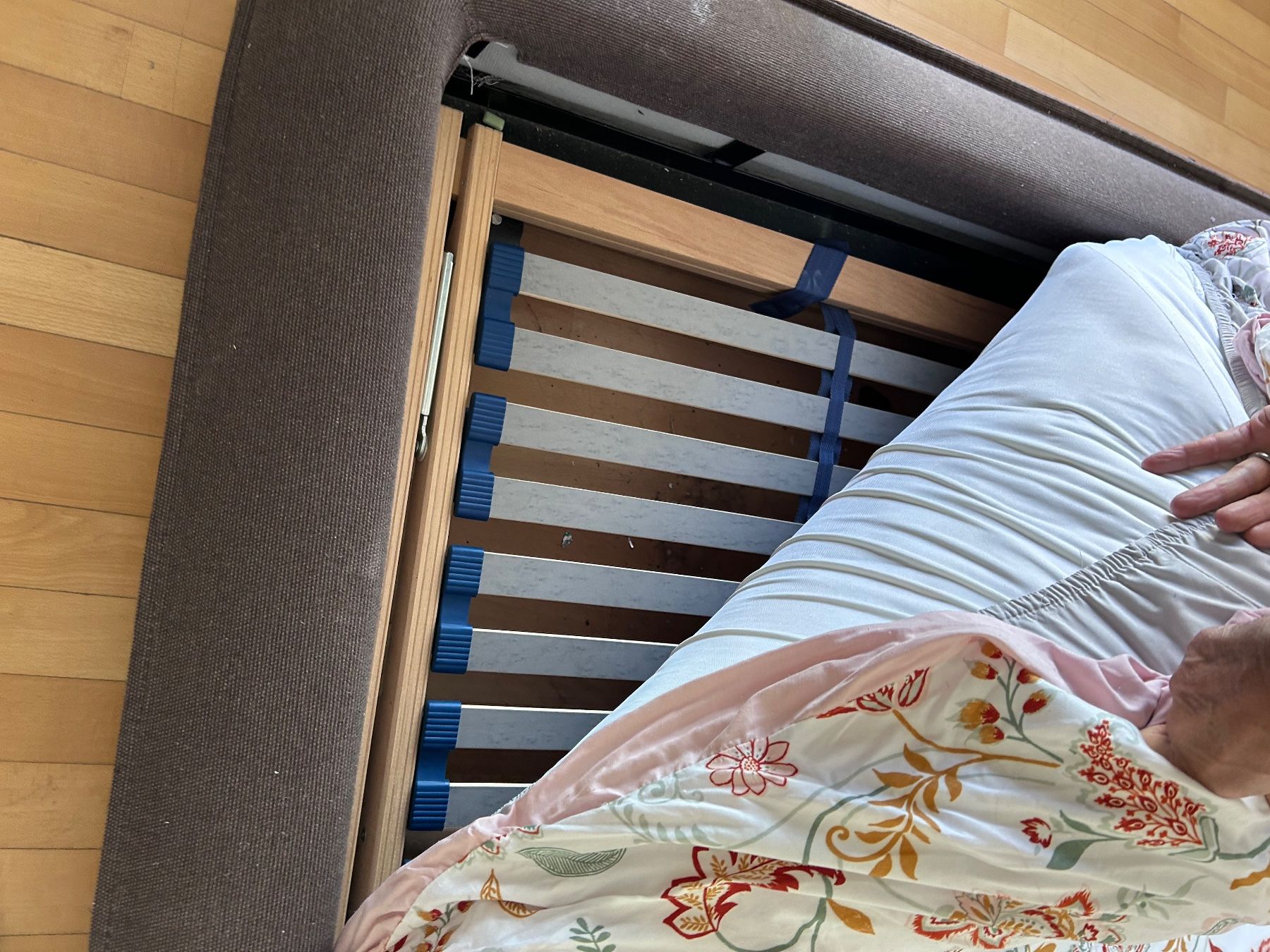 Letti: Designer Bett&Lattenrost& Matratze. letzte Chance vor Umzug! – Usato da Minusio venduto da monette08 6