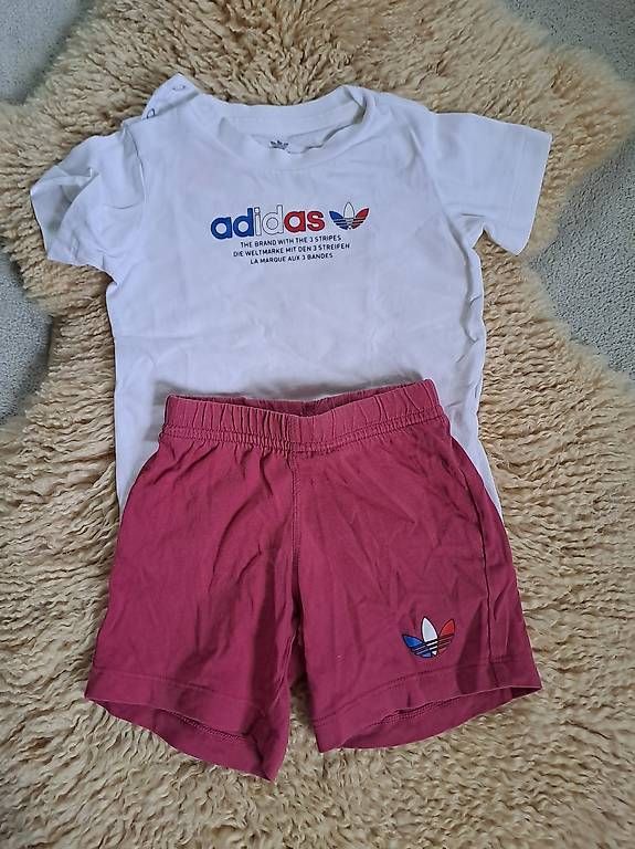 Scarpe, pantaloni & magliette da ginnastica: Adidas Trikot grösse 80 – Usato da Neftenbach venduto da Ctruempi