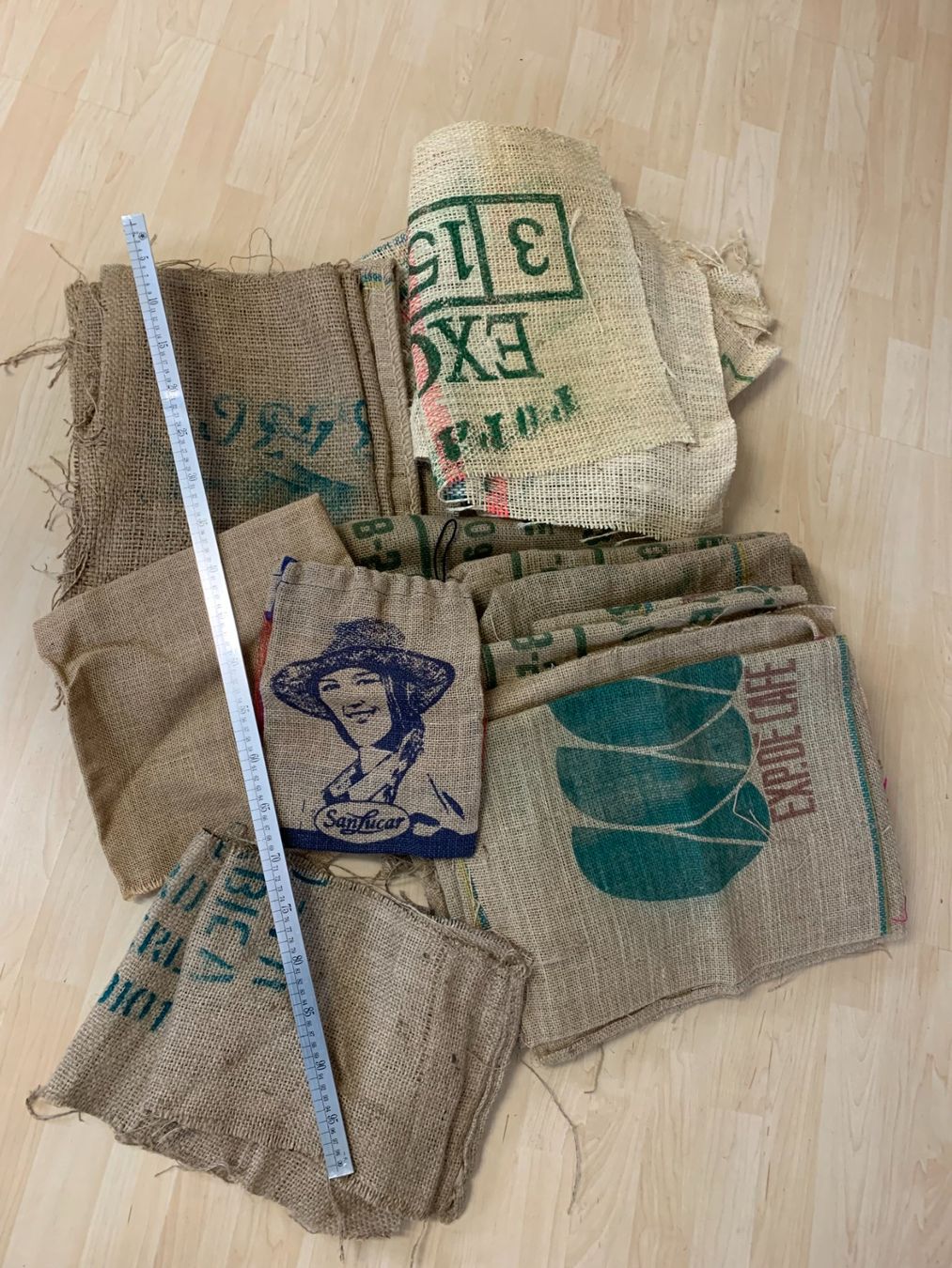 Tessuti: 5,5 Kilo Jute Stoffe / Stoffreste / Stoffpaket / Kaffeesäcke – Usato da Worb venduto da farben20zauber 1