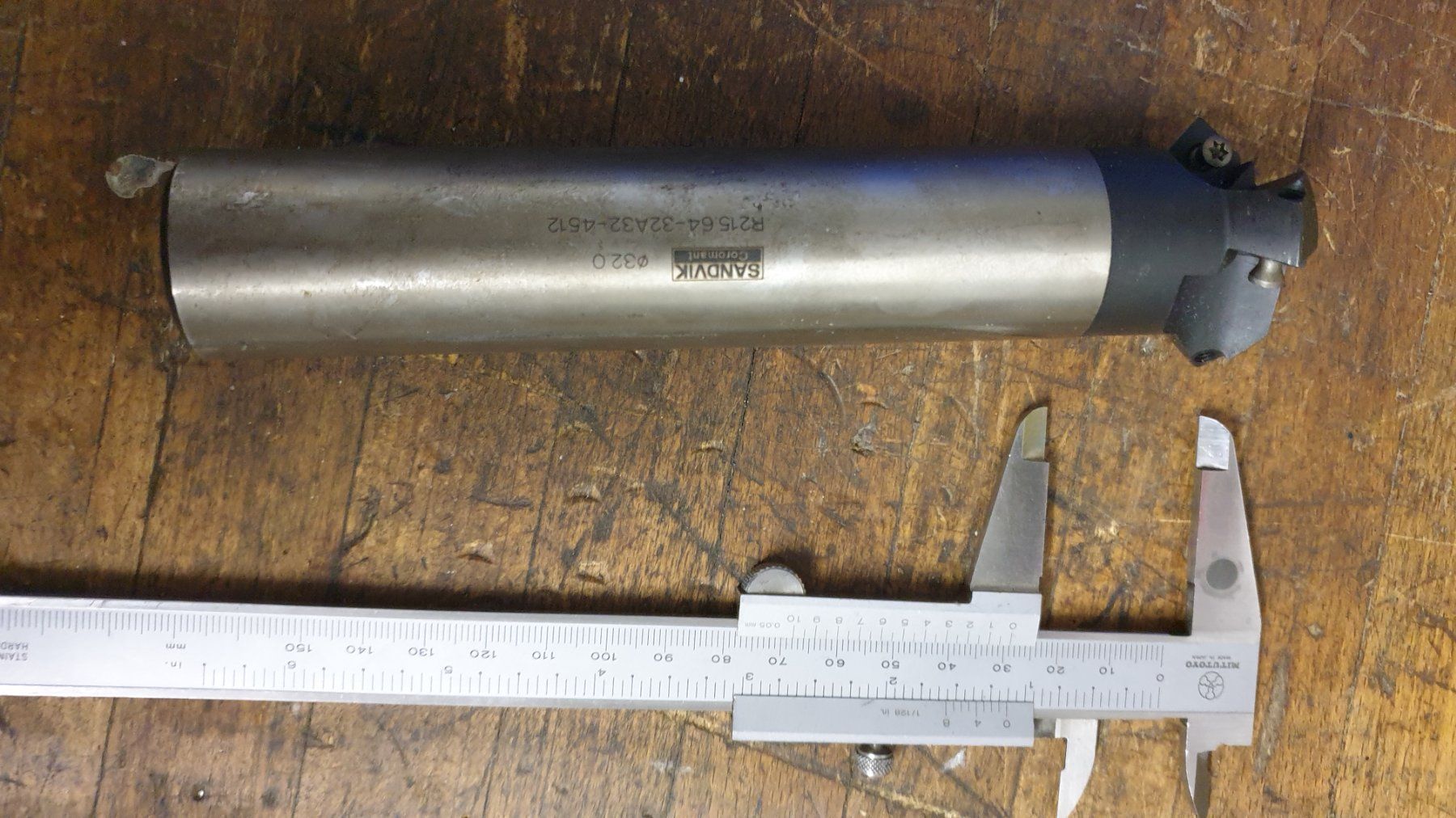 Sandvik Tutti gli attrezzi: Sandvik R215.64-32A32-4512 – Usato da Langenthal venduto da Physycer0