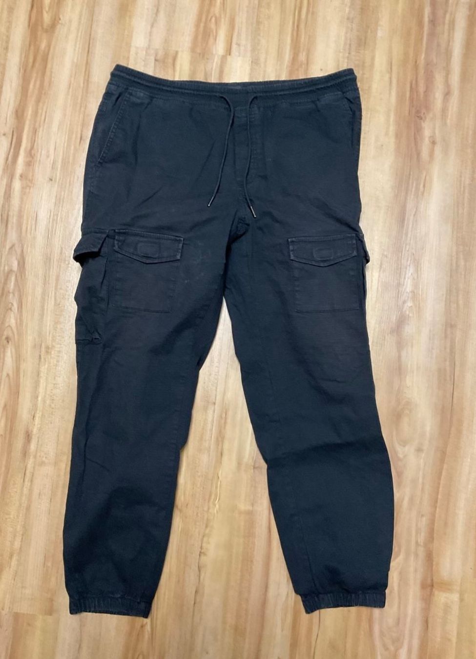 Zara Pantaloni: Pull&Bear Cargo Hosen Set  neuwertig – Usato da Rorschach venduto da daj_9gxt