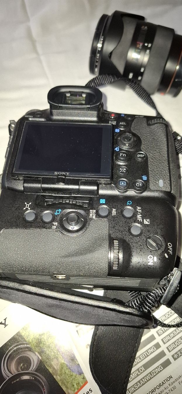Sony Appareil photo: Sony Alpha  99 M2  Mit Seitenhalterung Versand+Verpackung – D'occasion à Chur par Giffa-04-06 3