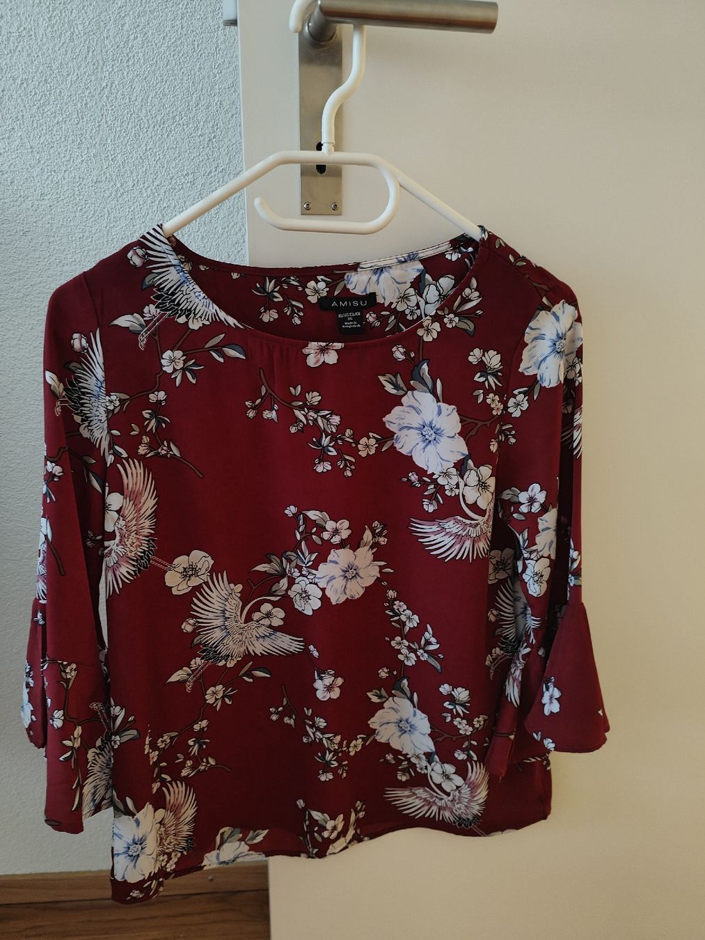 Lotti di vestiti: Kleiderpaket Bluse mit Blumenmuster, Grösse XS oder 36 – Usato da Altdorf UR venduto da fga_8v2t