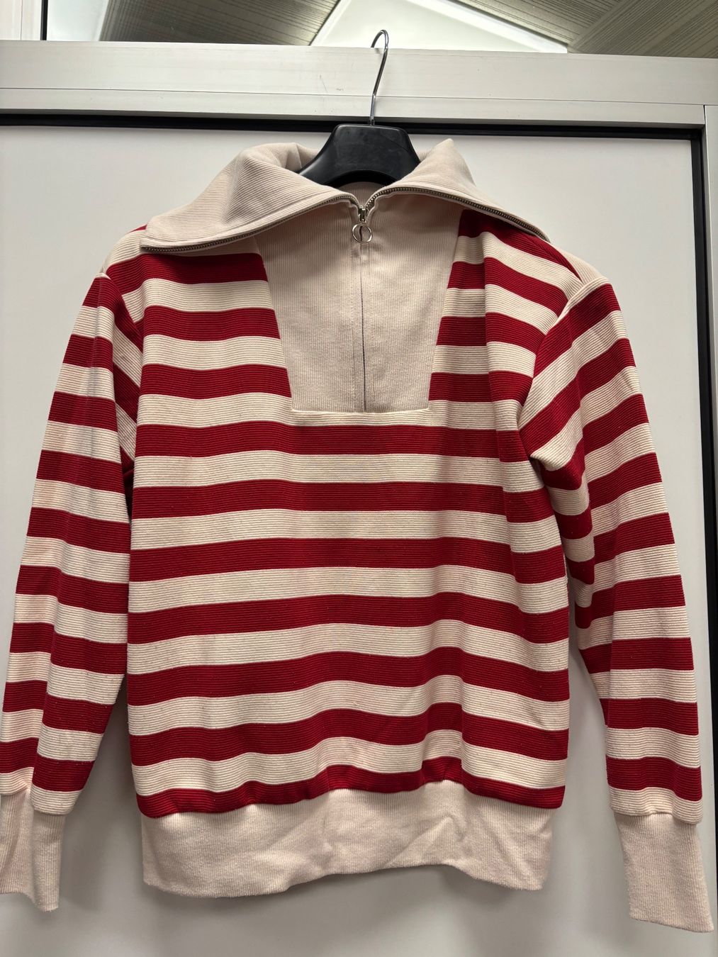 Maglioni & Felpe: Cooler Pullover gestreift - rot/beige - Gr. S – Usato da Brügg BE venduto da rutschimedizin